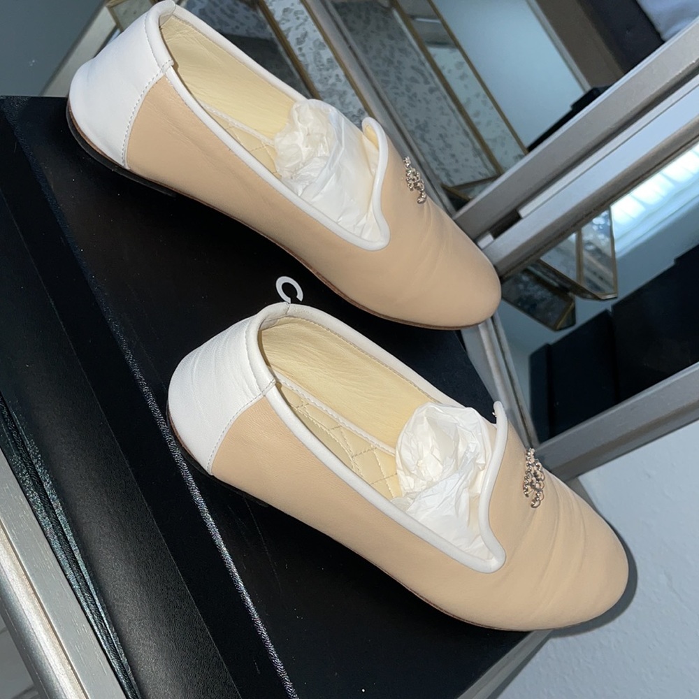 CHANEL Loafers in Lambskin size 36.5 - Picture 4 of 13